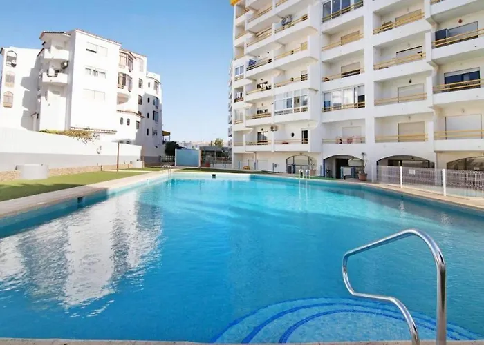 Em - Com Piscina * Albufeira